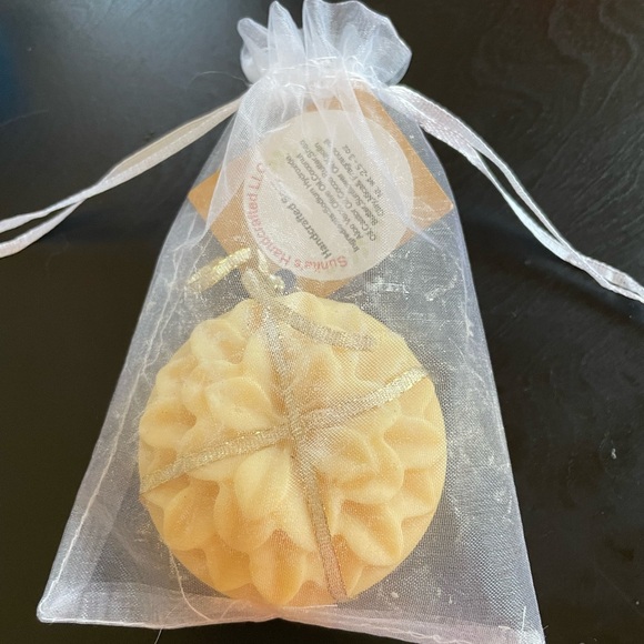 💠 NWT- Handcrafted scented soap - Picture 5 of 5